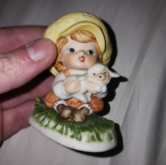 Porcelain Girl With Lamb - Picture 5 of 6